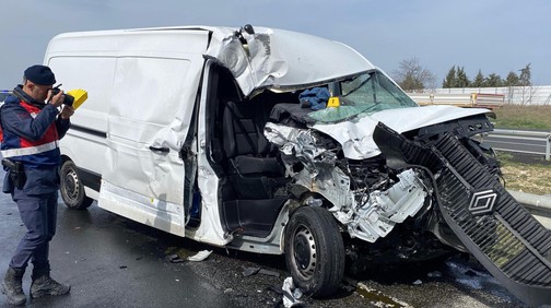 Tekirdağ’da feci kaza! Minibüs, tankere çarptı: Ölü ve yaralı var - Resim : 1