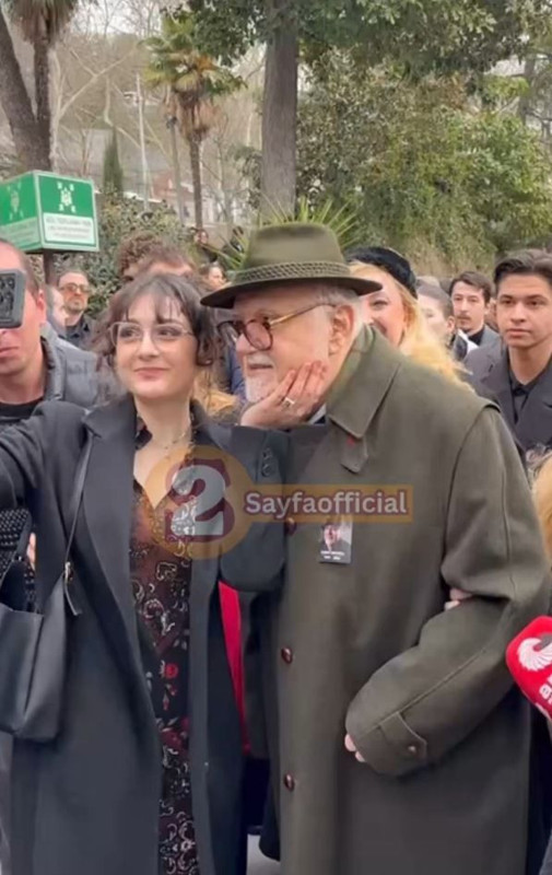 İlber Ortaylı'nın cenazesinde rezalet! Selfie yarışına girdiler - Resim: 5