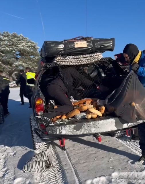 Sevdikleri sporu yaparken aynı zamanda onları da unutmadılar. ATV ile ormana giden ekibin yaptığı hareket helal olsun dedirtti - Resim : 1