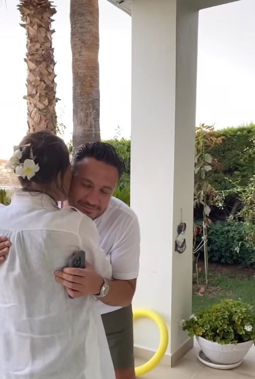 Hatice Şendil ve eşi Burak Sağyaşar'dan ziyaret! Yeşilçam'ın efsane oyuncusu Filiz Akın'a komşu oldular - Resim: 4