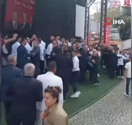 CHP'nin Esenyurt kongresinde arbede! Yaralılar var! O sözler ortalığı karıştırdı - Resim : 2