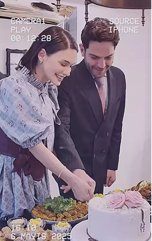 Poyraz Karayel'in Selin'iydi! Ünlü oyuncu Beste Kökdemir evlilik yolunda ilk adımı attı! Nişandan kareler geldi - Resim: 3
