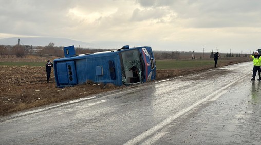 Afyonkarahisar'da cezaevi aracı devrildi: Yaralılar var - Resim : 2