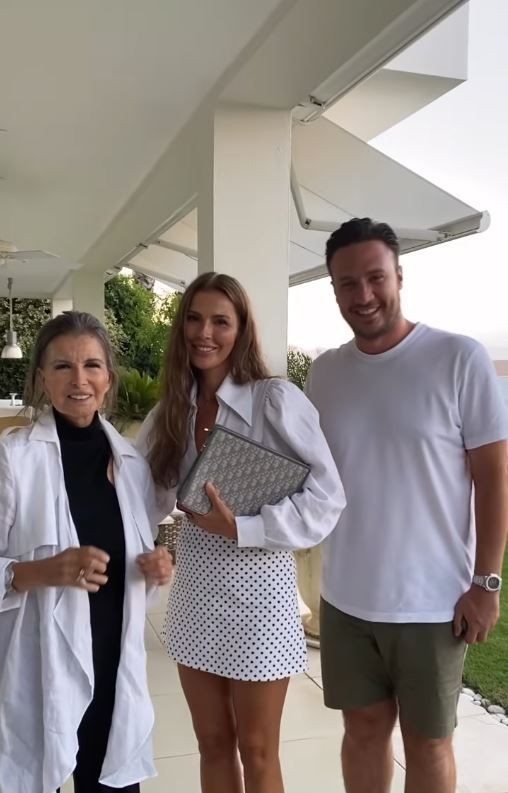 Hatice Şendil ve eşi Burak Sağyaşar'dan ziyaret! Yeşilçam'ın efsane oyuncusu Filiz Akın'a komşu oldular - Resim: 5