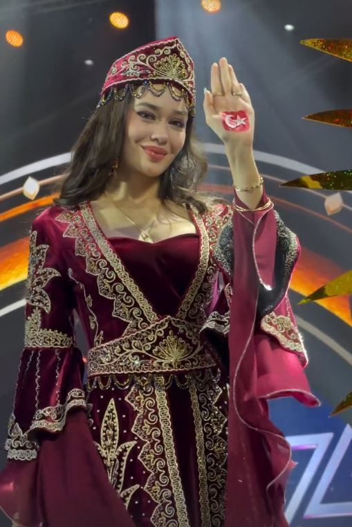 Miss Universe Türkiye güzeli Ceren Arslan'dan dikkat çeken paylaşım! Türk bayrağına izin verilmedi - Resim: 4