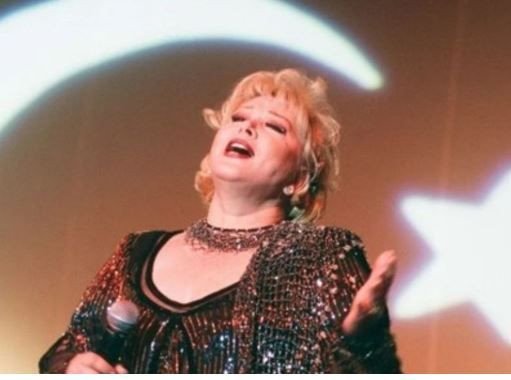 Türk sanat müziğinin efsane ismiydi! Muazzez Abacı'dan acı haber geldi - Resim: 8