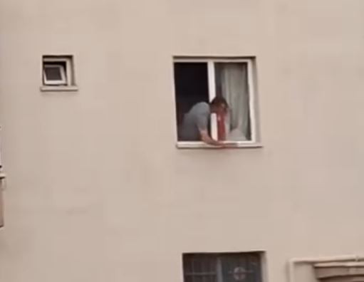 Ankara'da dehşet anları! Bıçakla 3 yaşındaki kızını rehin aldı! Polis vurarak durdurdu - Resim : 1