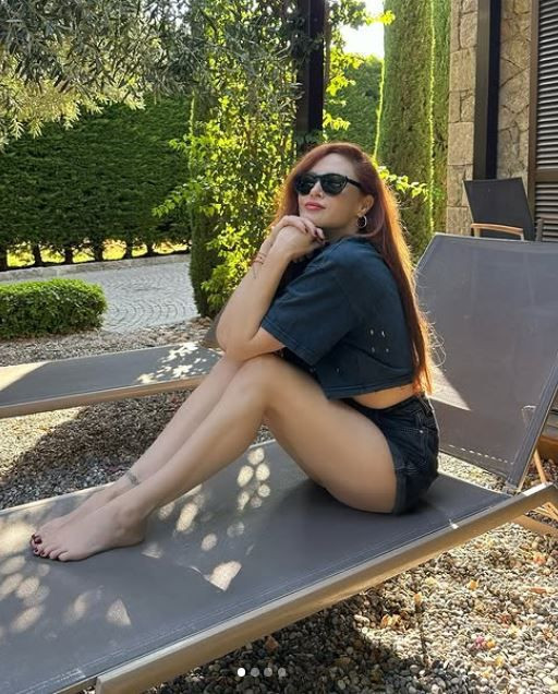 Mine Tugay "Yaz" diyerek yeşil bikinisiyle peş peşe fotoğraflarını paylaştı. Gören hayranları hayran kalıp bir kez daha baktı - Resim: 21