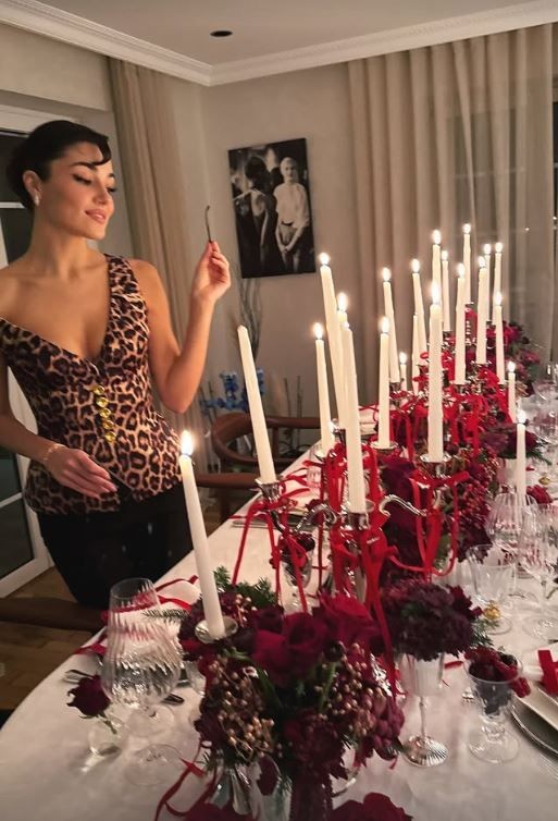 Hande Erçel ile Hakan Sabancı çiftinden romantik yeni yıl pozu! Leopar tarzı göz kamaştırdı - Resim: 6