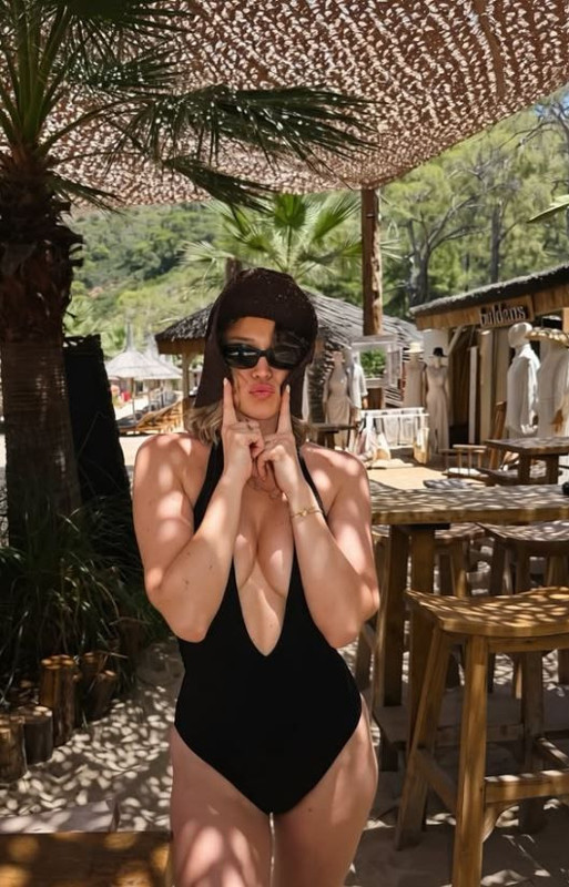 Ecem Karavus tatil paylaşımıyla sosyal medyayı salladı! Bikinili pozlarını peş peşe paylaştı - Resim: 2