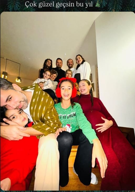 Neslihan Atagül'den karnı burnunda 'Mutlu seneler' pozu! İyice büyüyen karnı dikkat çekti - Resim: 5