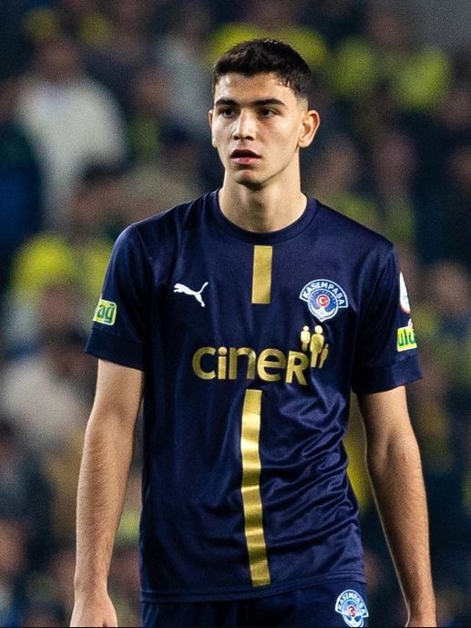 Beşiktaş genç sol bek için tekrardan atakta! Hasan Arat genç yıldız için devreye girdi - Resim : 1