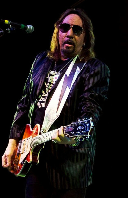 Ünlü müzisyenden acı haber! 74 yaşında hayatını kaybetti - Resim: 3