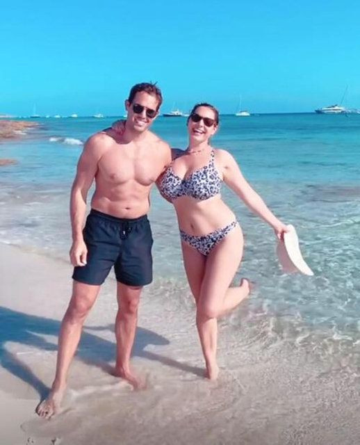 Tatil beldelerine akın eden ünlülerin plaj şıklığı! - Resim: 3