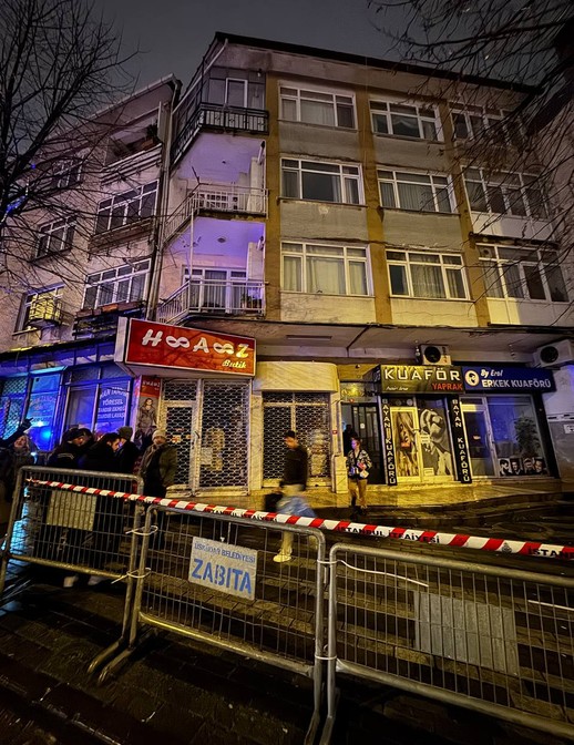 Üsküdar'da istinat duvarı yan yattı: 2 bina boşaltıldı - Resim : 1