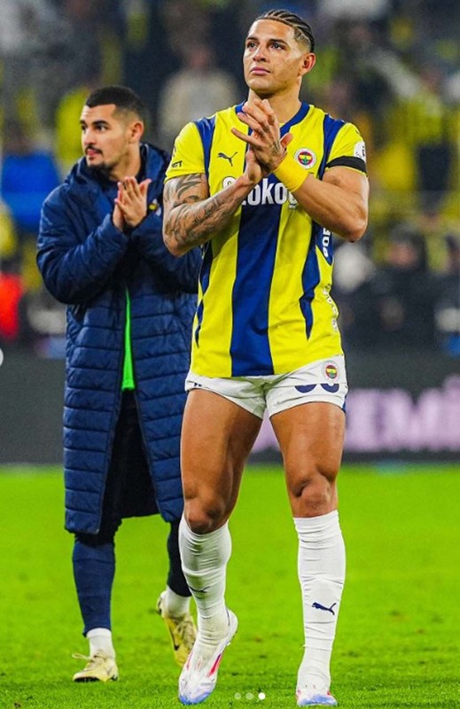 Fenerbahçe’den şok karar! 12 milyon euroluk yeni transferin bileti kesildi! “Elden çıkarmanın planı yapılıyor” - Resim: 9