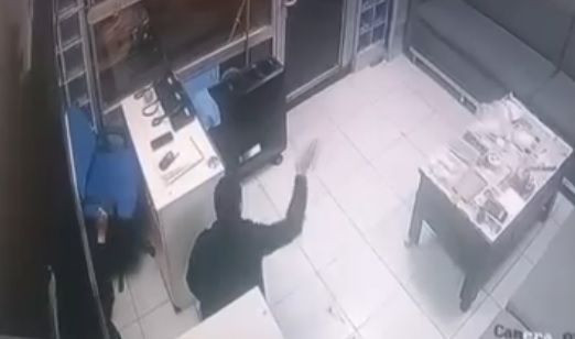 Taksi şoförüyle tartışıp kurşun yağdırdı! Şüpheli hakkında tepki çeken karar: Duraktaki şoförlerin panik anları kamerada - Resim: 1