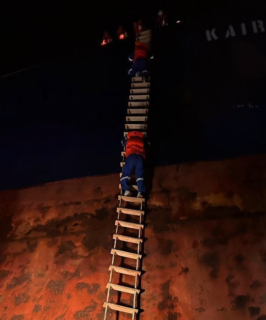 Karadeniz'de iki tankerde patlama! Bakan Uraloğlu'ndan açıklama - Resim : 3