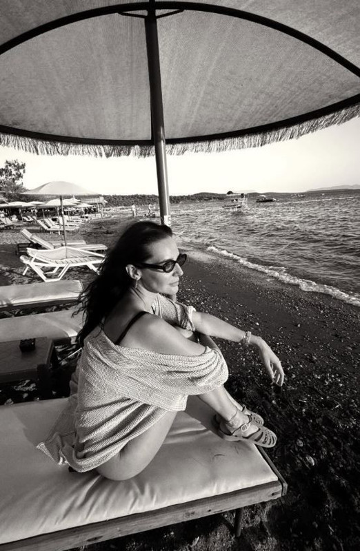 Sedef Avcı'dan iddialı tatil paylaşımı! Bikinili pozlarını peş peşe paylaştı, formda fiziği dikkat çekti - Resim: 4