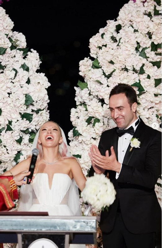 Ece Seçkin'e ve eşi Çağrı Terlemez'e ölüm tehditleri! Ünlü şarkıcı "İmdat" diyerek duyurdu! - Resim: 2