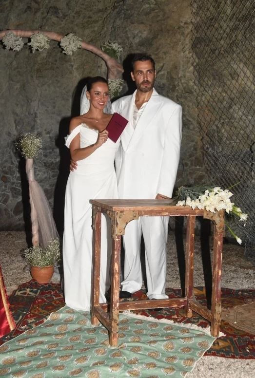 Bestemsu Özdemir'in acı günü! Sosyal medya hesabından duyurdu - Resim: 2