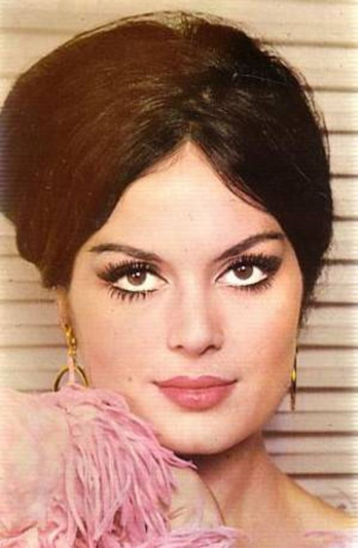 Yıllar içerisindeki değişimiyle gündemdeydi! Şarkıcı Göksel estetik iddialarına son noktayı koydu - Resim: 4