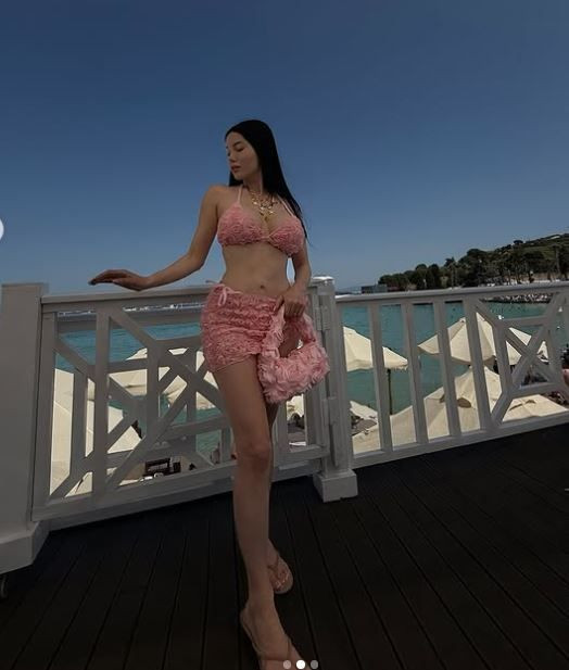 Kısmetse Olur Cansel Ayanoğlu tatil yaptığı yerden derin göğüs dekolteli fotoğraflarını paylaştı. Kısmetse Olur hayranları pür dikkat kesildi - Resim: 6