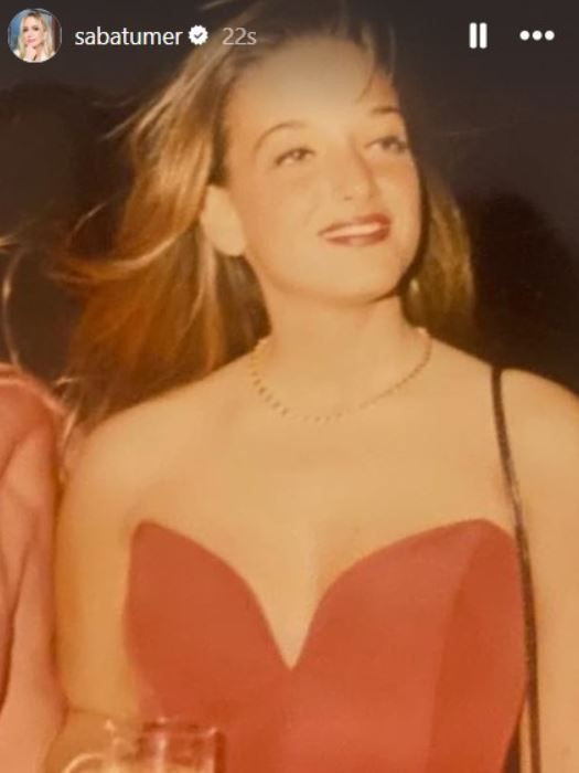 Saba Tümer gençlik pozunu paylaştı! O hali sosyal medyayı salladı - Resim: 4