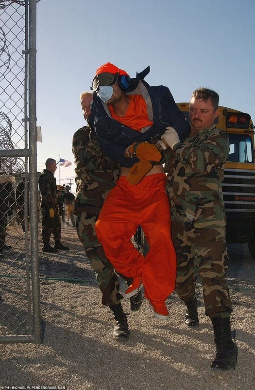 Dünyanın en kötü hapishanesi Guantanamo'nun ilk kez yayınlanan fotoğrafları - Resim: 19