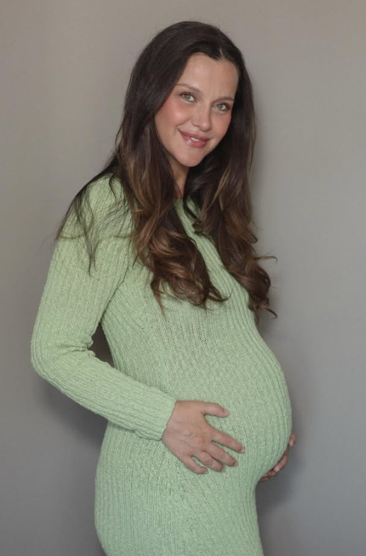 İrem Helvacıoğlu çocukluk fotoğrafını paylaştı! “30 yıl geçse bile hiç değişmemiş" - Resim: 4