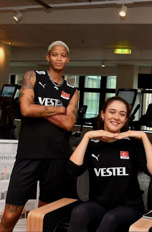 Filenin Sultanları arasında kriz! Melissa Vargas ile Zehra Güneş dostluğu bitti mi? O detay ele verdi - Resim: 2