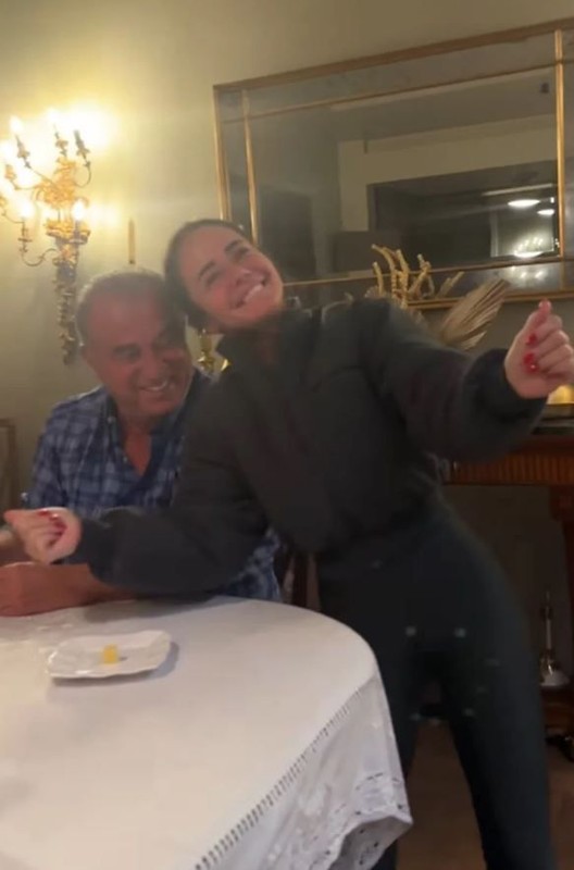 Fatih Terim ile kızı Merve Terim Çetin'in eğlenceli anları! Babasıyla kafa topu sektirdi! "Genç yetenek Mervedinho" - Resim: 2