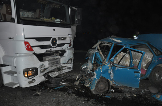 Kahramanmaraş'ta katliam gibi kaza! Kafa kafaya çarpıştılar: Çok sayıda ölü var - Resim : 1