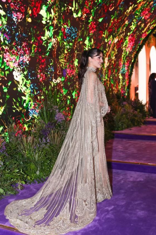 Joy Awards ödül töreninde Hande Erçel rüzgarı! Arapça konuşmasıyla gündem yarattı - Resim: 2