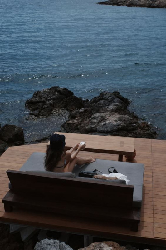 Elvin Levinler'den cesur tatil paylaşımı: Bikinisiyle sere serpe uzandı - Resim: 5