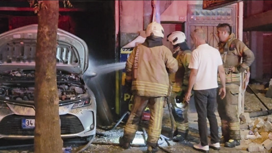 İstanbul Bahçelievler'de patlama! 2 araç kullanılamaz hale geldi - Resim : 1