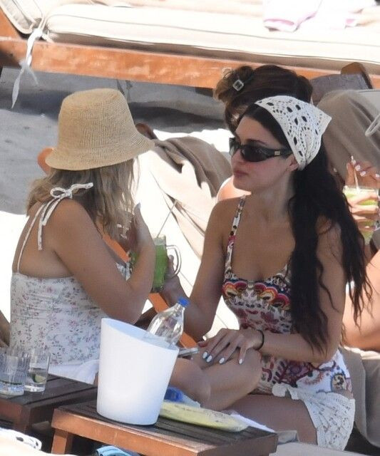 Hande Erçel Bodrum tatilinde görüntülendi! Fiziği ile kendine hayran bıraktı - Resim: 3