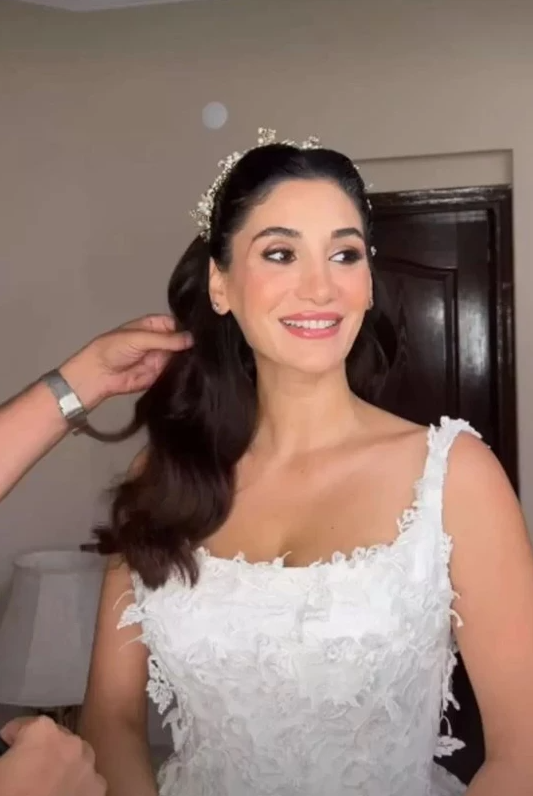 14 yıllık arkadaşıyla apar topar evlenmişti! Sitare Akbaş hamilelik iddiasını karnını göstererek yanıt verdi - Resim: 4