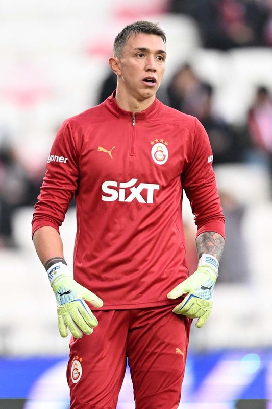 Muslera’dan Galatasaray’ı şaşkına çeviren karar! Tüm planları alt üst etti! - Resim: 1