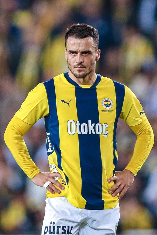 İtalyanlar duyurdu! Transfer harekatı başlıyor! Fenerbahçe, Mourinho’nun 6 milyon euroluk prensi için masaya oturacak - Resim: 4