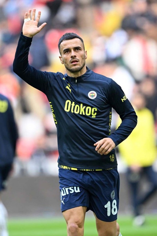 İtalyanlar duyurdu! Transfer harekatı başlıyor! Fenerbahçe, Mourinho’nun 6 milyon euroluk prensi için masaya oturacak - Resim: 6