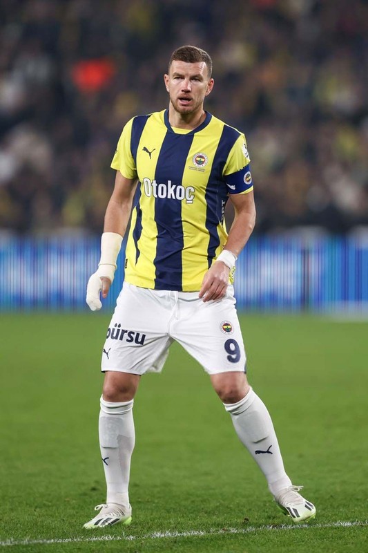 Fenerbahçe’nin 19 gol 7 asist yapan yıldızına talip çıktı! Dünya devi transfer için pusuya yattı! - Resim: 6