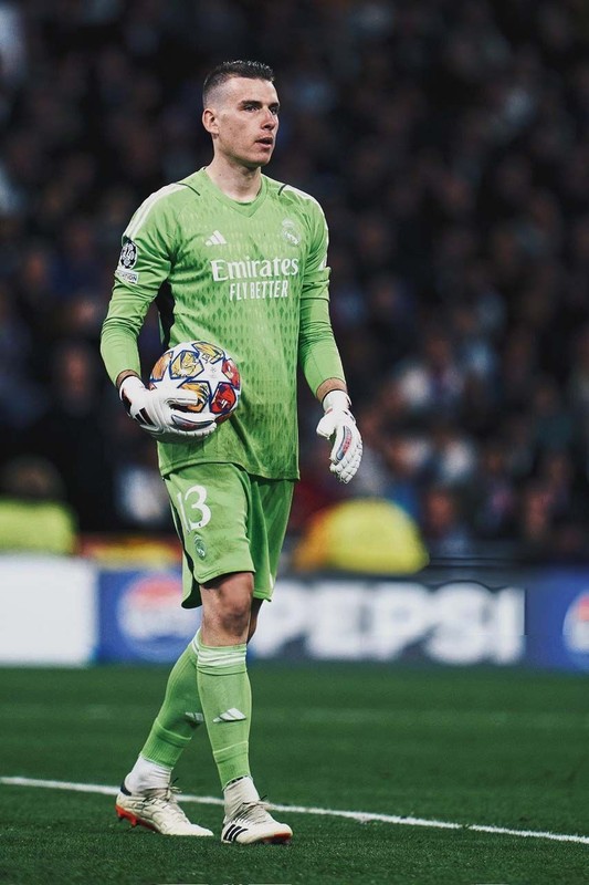 Muslera’nın yerini alacak kaleci bulundu! Galatasaray 20 milyon euroluk yıldız için temaslara başladı! Oyuncu da transfere sıcak bakıyor - Resim: 6