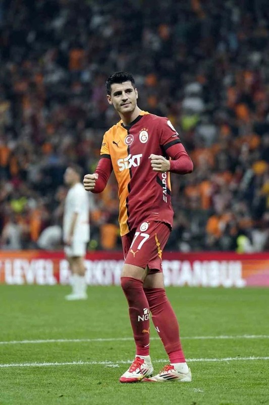 Galatasaray ile ipleri kopardı! Cimbom transfer için kararını verdi! 5 milyon euro verilirse yollar ayrılacak - Resim: 5