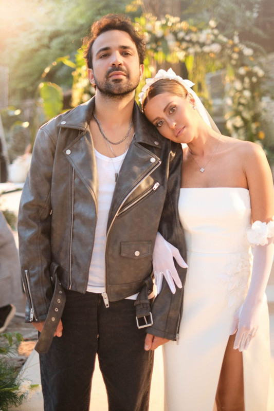 Ünlü şarkıcı Asil Gök ameliyat oldu! Sevgilisi Derya Uluğ hastane odasından paylaştı - Resim: 1