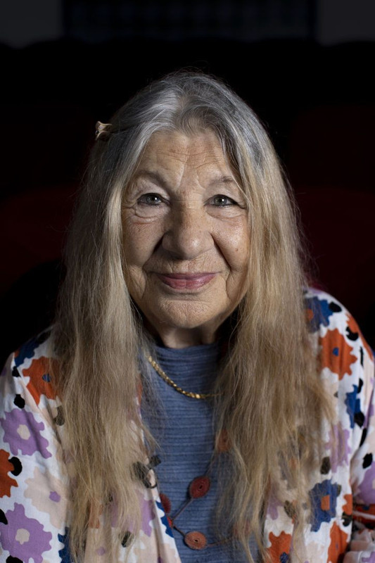 Mine Tugay'dan dikkat çeken paylaşım! Oyunculuğa başlama sebebini açıkladı - Resim: 3