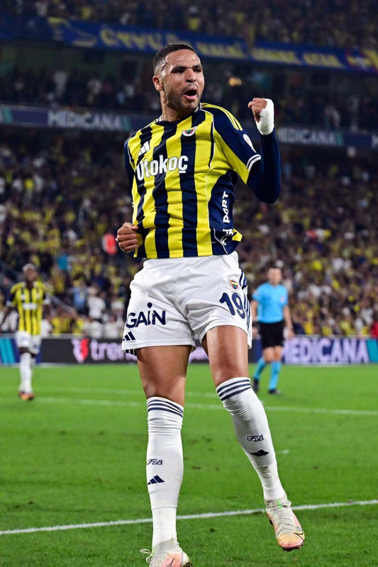 Fenerbahçe’ye transfer piyangosu! Yıldız futbolcu için 20 milyon euroluk geldi! - Resim: 9