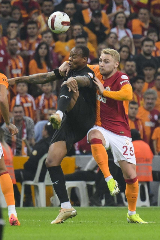 Galatasaray gözden çıkarmıştı! 7 milyon euroluk yıldıza teklifler var - Resim: 4