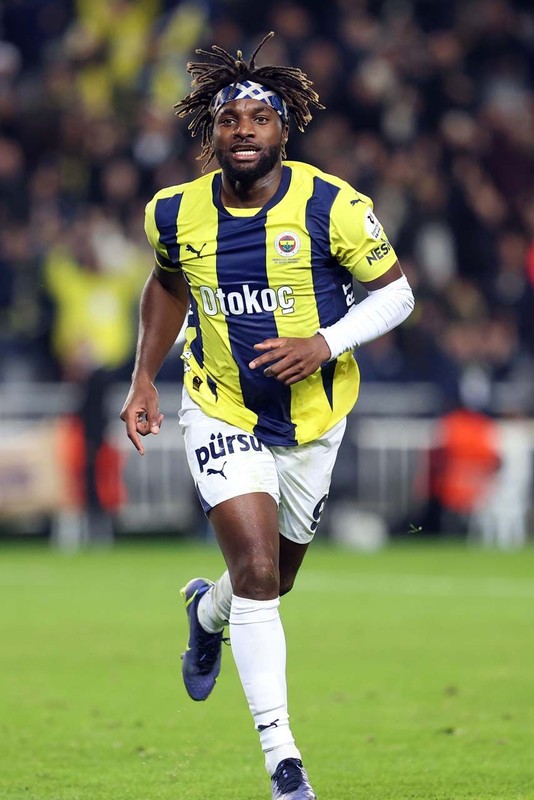 Fenerbahçe’de 8 milyon euroluk yıldızla ipler koptu! Ali Koç’a ayrılmak istediğini söyledi! Yıldız futbolcu sezon sonu kesin olarak gidiyor - Resim: 6
