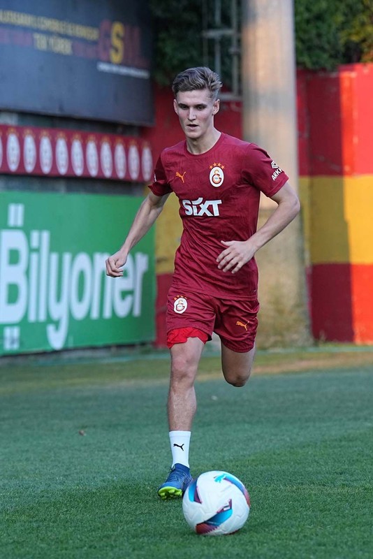 Galatasaray’da 9 milyon euroluk gözden çıkarıldı! Okan Buruk biletini kesti! Ya satılacak, yada kiralanacak - Resim: 6